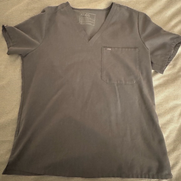 FIGS Women’s Dark Space Grey Catarina One Pocket Scrub Top - Picture 1 of 3